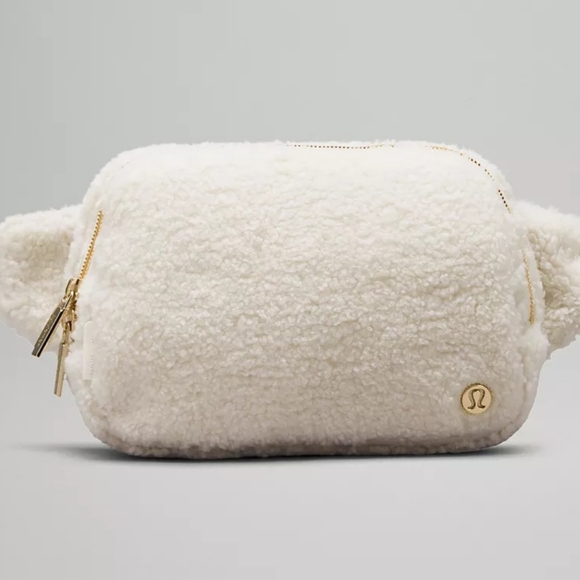 LULULEMON SOFT FLEECE Belt Bag Crossbody Gold Logo Inside Net & Pocket CHIC NWOT - Picture 5 of 8